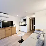 Parisian Home I118944I1 Chambreimontmartre-Pigalle