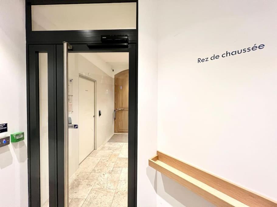 Parisian I118944i1 Chambreimontmartre-pigalle Appartement *
