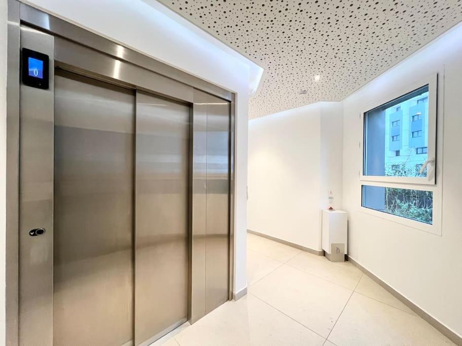 Parisian I118944i1 Chambreimontmartre-pigalle Appartement *